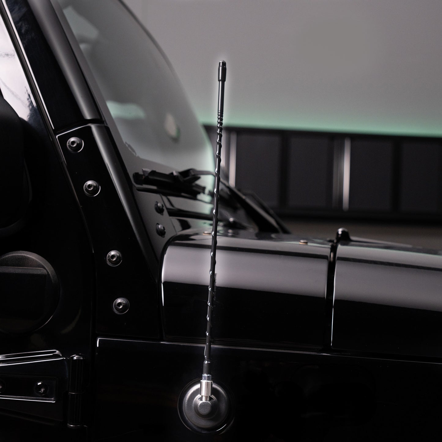 Bantam Overland Stubby Antenna (powered by Firestik®) | '07 - '18 Wrangler JK