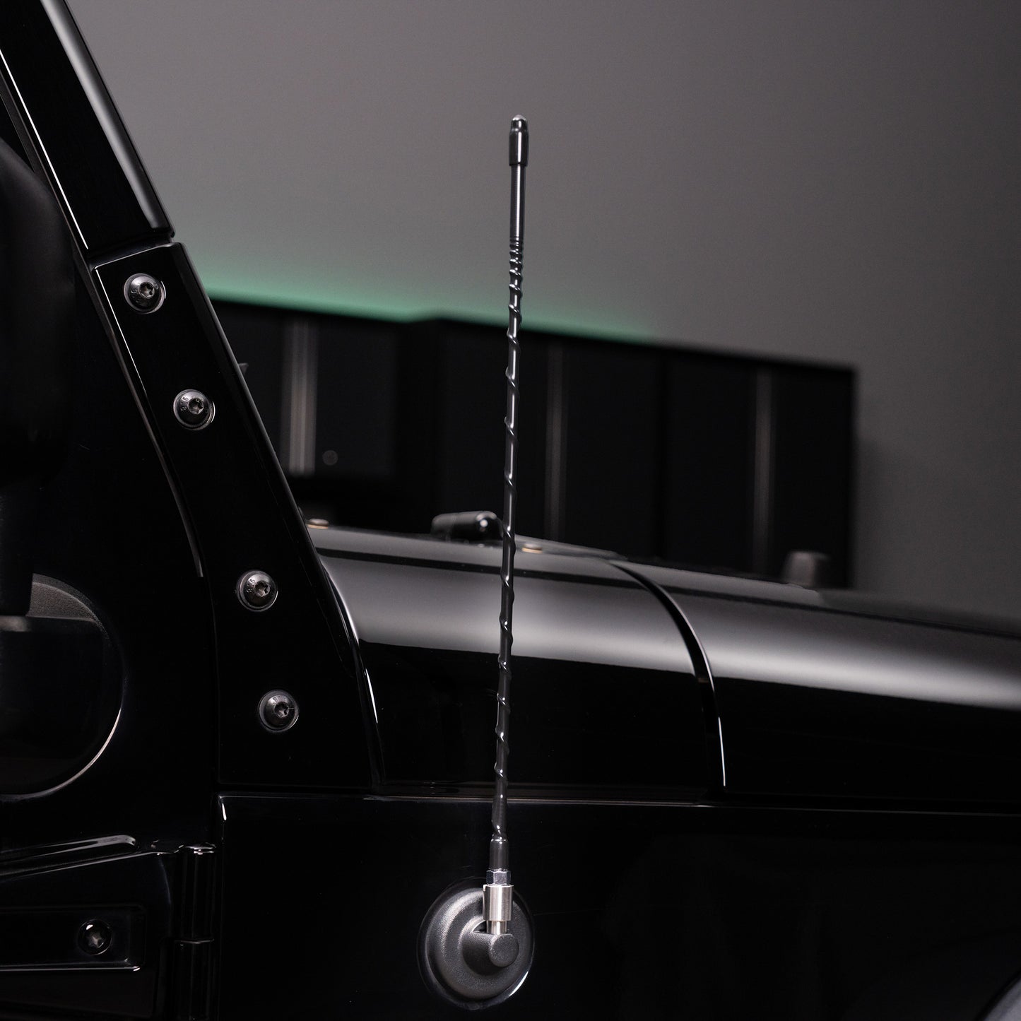 Bantam Overland Stubby Antenna (powered by Firestik®) | '07 - '18 Wrangler JK