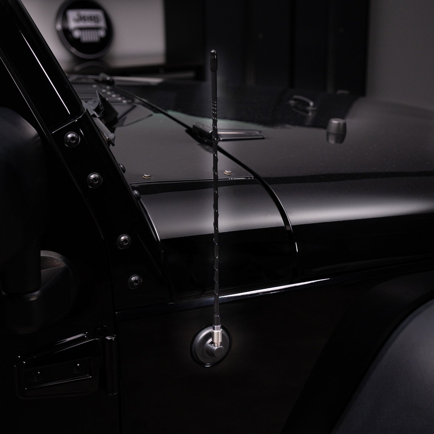 Bantam Overland Stubby Antenna (powered by Firestik®) | '07 - '18 Wrangler JK