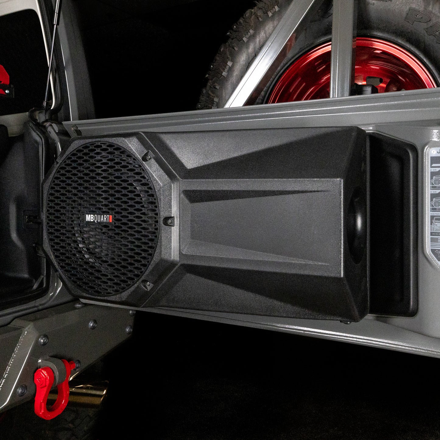 MB Quart Tuned 400 Watt Tailgate Subwoofer System (MBQJL-302) | Jeep® Wrangler (JL)